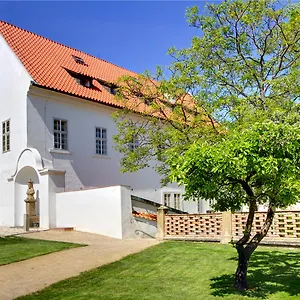 Monastery 4*, Praga Czechy